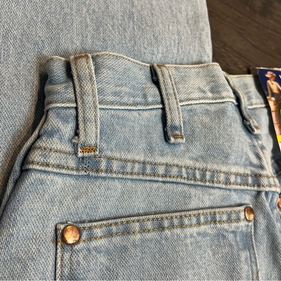 Wrangler Women's Vintage Style Cowboy Cut Classic Slim Fit Jean Size 5x32- NWT - Picture 9 of 15